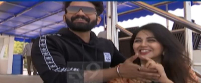 అదే సమాధానం మోనాల్ చెప్పి షాక్ ఇచ్చింది. అఖిల్ అంటే నాకు చాలా ఇష్టం, అలాగని అతడు జస్ట్ ఫ్రెండ్ అని చెప్పలేను అంతకు మించి అని చెప్పారు ఆమె.