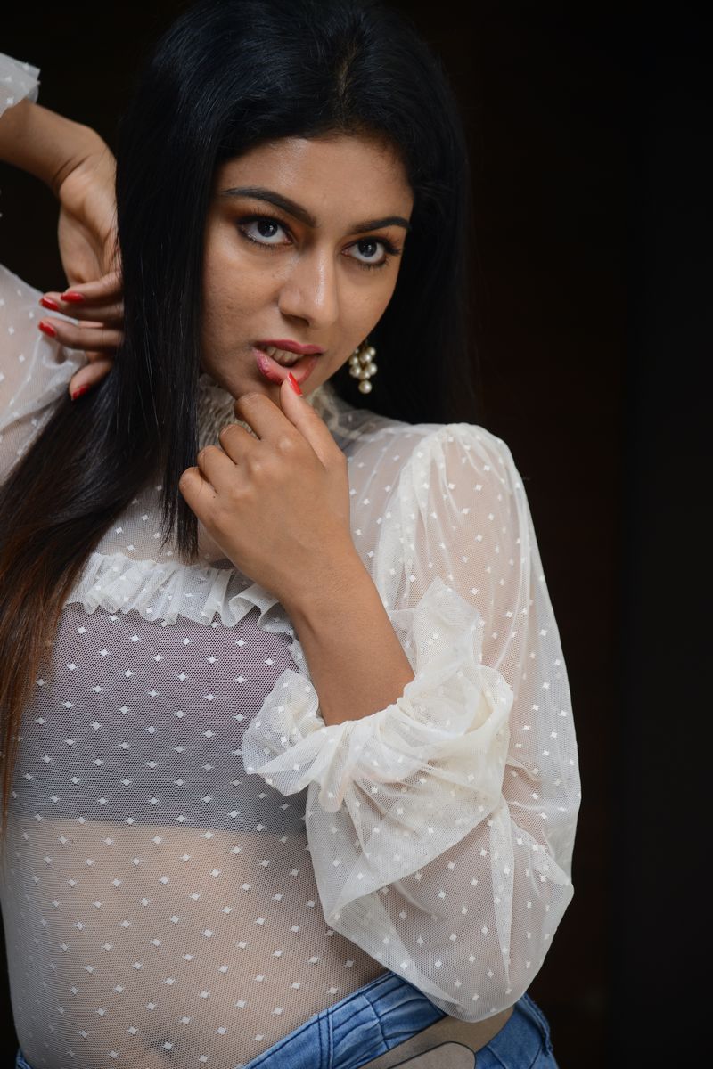 అక్షతా శ్రీనివాస్ గ్లామర్ ఫోటోలు..