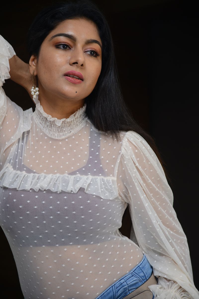 అక్షతా శ్రీనివాస్ గ్లామర్ ఫోటోలు..
