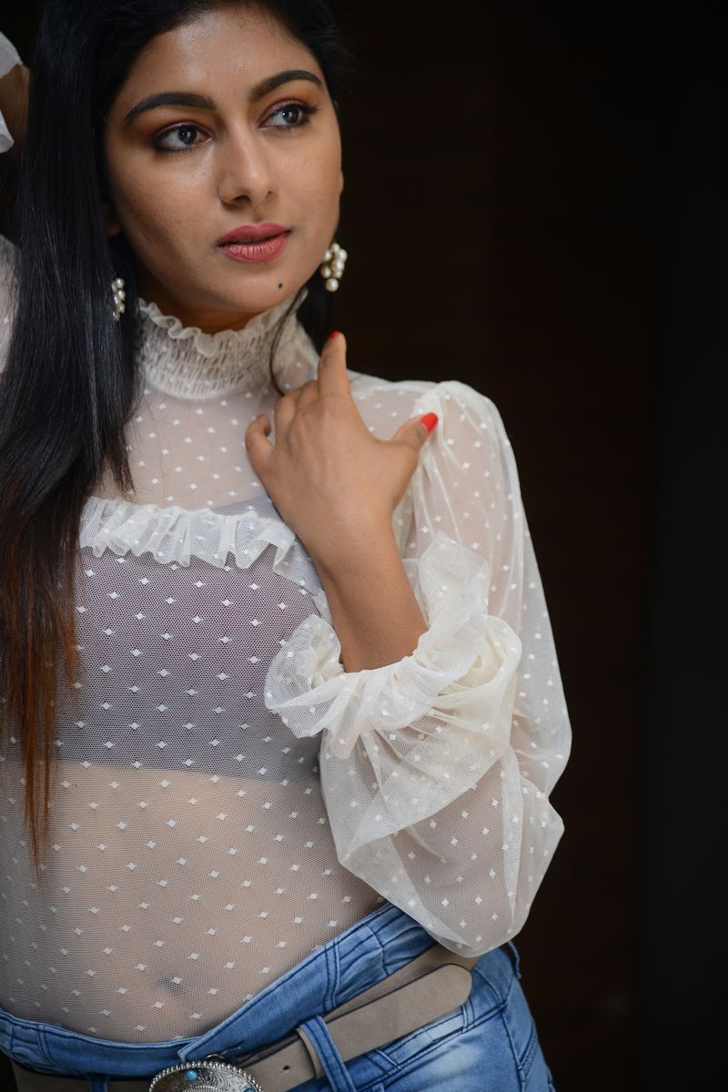 అక్షతా శ్రీనివాస్ గ్లామర్ ఫోటోలు..