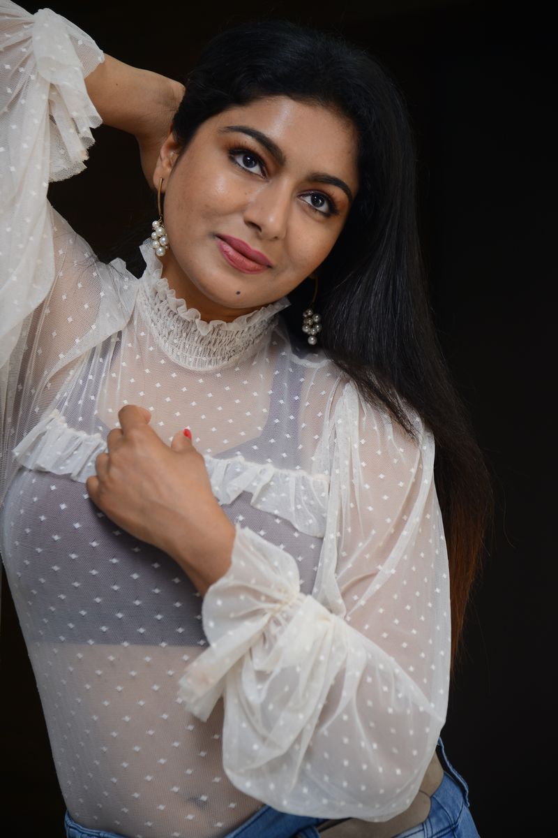అక్షతా శ్రీనివాస్ గ్లామర్ ఫోటోలు..
