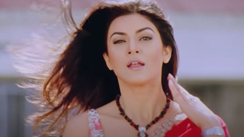 सुष्मिता ने बताया था- मेरे बाल गिरने लगे थे। मेरा चेहरा पीला पड़ता जा रहा था। मैं बहुत बीमार थी। स्टेरॉयड लेने से वजन भी प्रभावित हो रहा था। फिर उन्होंने अपनी बीमारी से लड़ने का फैसला किया और योग करना शुरू किया। एक बार तो उनकी हालात इतनी खराब हो गई थी कि जान पर बन आई थी और अस्पताल ले जाना पड़ा था। बाद में उन्होंने धीरे-धीरे खुद को संभाला। 