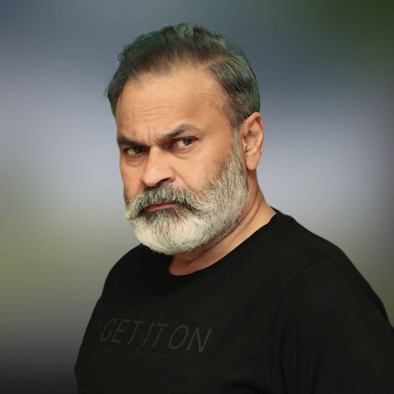 నేడు మరో ఫోటో పంచుకున్న నాగబాబు... పడినా లేచినా సింహం సేమ్ యాటిట్యూడ్ మైంటైన్ చేస్తుందనే, అర్థం వచ్చేలా మరో కోట్ చేశాడు.