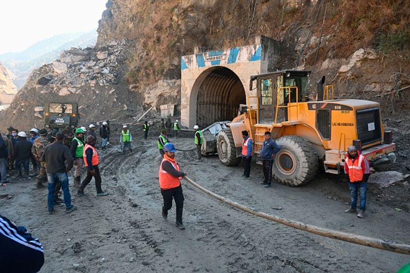 सरकारी सूत्रों के मुताबिक, साल 2013 में केदारनाथ आपदा के वक्त भी लापता लोगों को 7 साल पहले ही मृत घोषित कर दिया गया था।

