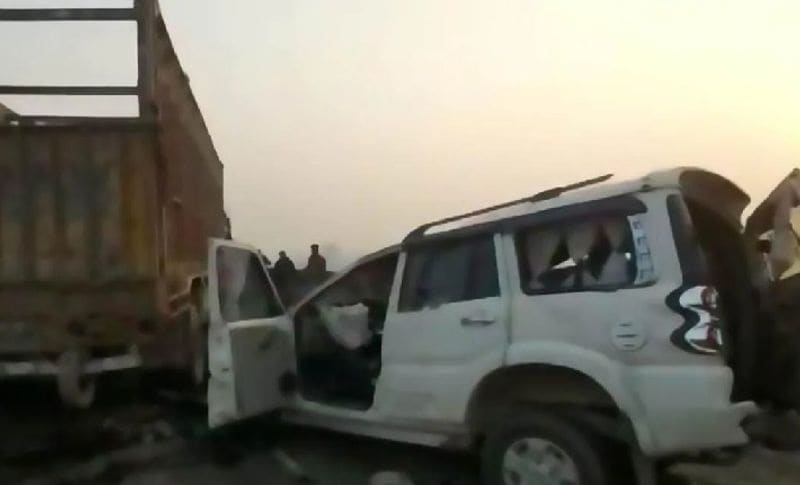 घटना की सूचना मिलते ही पुलिस मौके पर पहुंच गई और शव को अपने कब्जे में लेकर पोस्टमार्टम के लिए भेज दिया। मृतकों के परिजनों को हादसे की सूचना दे दी गई है। प्रशासन क्रेन की मदद से ट्रक और स्कार्पियो को हटा रहा है।
