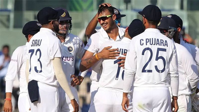 <p>সিরিজে এগিয়ে থাকলেও, চতুর্থ ম্যাচকে কোনওভাবেই হালকাভাবে নিতে নারাজ বিরাট, রোহিত, রাহানেরা। মোতেরার নেটে জোরকদমে প্র্যাকটিস করেছেন ভারতীয় ব্যাটসন্যান ও বোলাররা। বিশেষ করে নেটে দীর্ঘ সময় ব্যাট করেছেন ভারতীয় ব্যাটিং লাই আপ।<br />
</p>
<p> </p>