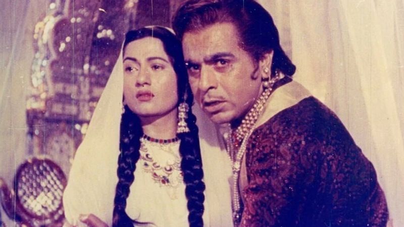 এরপর পরপর 'প্রতিমা', ' মিলন', 'জুগনু', 'অনোখা প্যায়ার', 'মেলা', 'নদিয়া কে পার', করার পর ১৯৪৮ -এ 'শহীদ' করলেন কামিনী কৌশলের সঙ্গে। সিনেমার অভিনয়ের পেশায় দিলীপের প্রথম ভালোবাসার নাম কামিনী ওরফে উমা কাশ্যপ। উমার বুদ্ধিদীপ্তি দিলীপকে টেনেছিল। ততদিনে দিলীপরা ক্রফোর্ড মার্কেটের বাড়ি ছেড়ে চলে এসেছেন বান্দ্রার পালিমালার বাংলোয়।