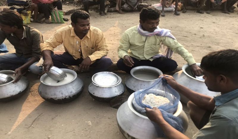 रानू को जंगली जड़ी चैली कंदा की जड़ से निकाला जाता है। इसके बाद इसे अरवा चावल में कूटकर मिलाया जाता है और उसकी गोलियां तैयार की जाती है।
