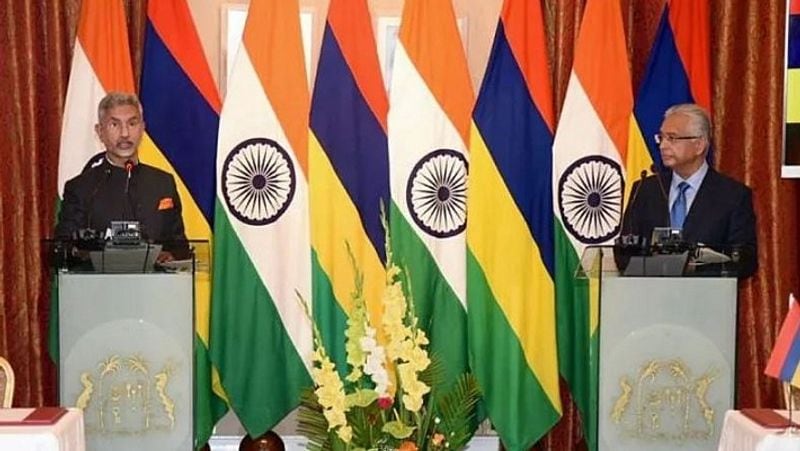 भारत के विदेश मंत्री ने कहा कि भारत का वर्तमान ग्लोबल इम्पोर्ट 15 बिलियन डॉलर से ज्यादा का है। मॉरिशस भी भारत के लगातर विकसित होते बाजार का फायदा उठा सकता है। उन्होंने कहा कि भारत 11 विस्तारित सर्विस सेक्टर्स में और 95 सब-सेक्टर्स में सर्विसेस मुहैया करता है। उन्होंने कहा कि मॉरिशस की जीडीपी का 76 फीसदी हिस्सा देश में सर्विस सेक्टर को मजबूत करेगा, क्योंकि आज यह क्षेत्र हर जगह तेजी से विकसित हो रहा है। उन्होंने कहा कि इन्फॉमेंशन एंड कम्युनिकेशन टेक्नोलॉजी (ICT) सेक्टर में भारतीय कंपनिया मॉरिशस में बड़ी भूमिका निभा सकती हैं।