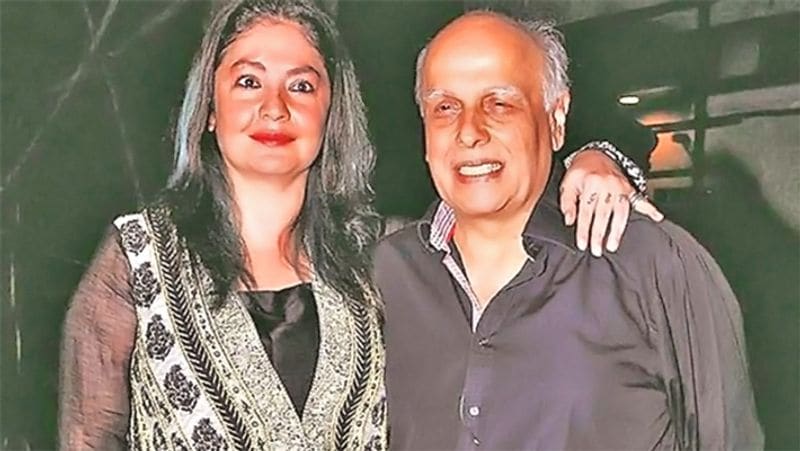 विवाद इतना बढ़ गया कि इसे खत्म करने के लिए महेश भट्ट को प्रेस कॉन्फ्रेंस करनी पड़ी, लेकिन इससे उनकी मुसीबत कम होने की जगह और बढ़ गई थी। दरअसल, प्रेस कॉन्फ्रेंस में उन्होंने ये कह दिया था कि अगर पूजा मेरी बेटी नहीं होती, तो मैं उससे शादी कर लेता। इसके बाद खूब तमाशा हुआ और महेश भट्ट और विवाद में फंस गए।
