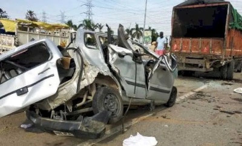  गांव में सामूहिक दाह संस्कार की तैयारी चल रही है। शवों को जब गांव ले आया जाएगा तब अंतिम संस्कार किया जाएगा।
