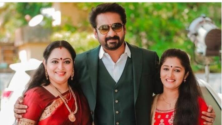 Two heroines with first hero actor Shiju shared a picture and video Two heroines with first hero actor Shiju shared a picture and video