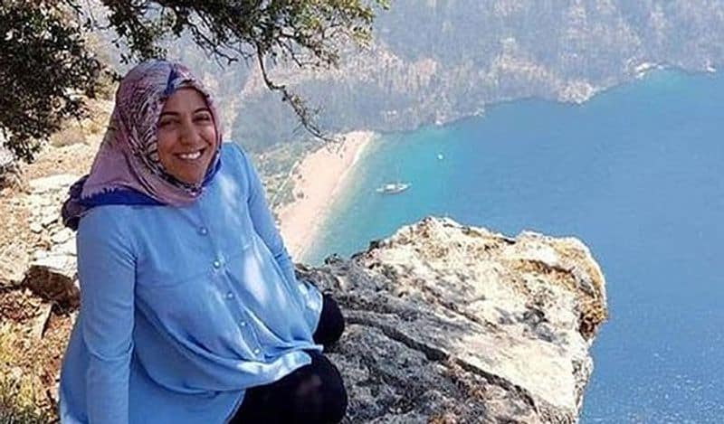 सेल्फी लेने के बाद हाकन ने सेमरा को पहाड़ी से धक्का दे दिया और मामले एक्सीडेंटल घोषित कर दिया। इसके बाद उसने सेमरा के नाम से जमा इंश्योरेंस का पैसा भी निकाल लिया। जब मामले की जांच हुई तो अचानक एक वीडियो सामने आया, जिसे वहां मौजूद एक दूसरे पर्यटक ने कैद किया था। इसमें देखा गया कि सेमरा को असल में धक्का दिया गया था। 
