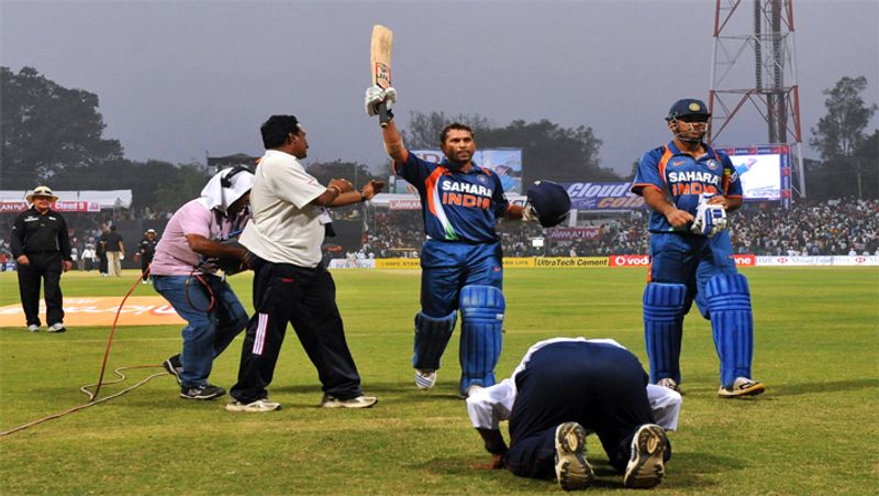 <p>পরে মাস্টার ব্লাস্টার বলেছিলেন, 'বিশ্বকাপ শেষ হতেই সবার নজরে শুধুই আমার ১০০তম শতরান। চারিদিক থেকে আলোচনা শুরু হয়। সকলে বেবেছিল ইংল্যান্ড সফরে লর্ডসে আমি শততম শতরান করব। কিন্তু তা না হওয়ায় আফশোস হয়েছিল।<br />
</p>