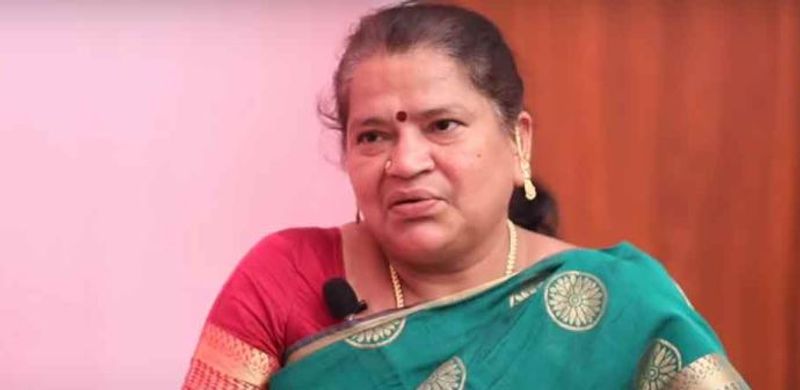 <p>சில சினிமா பாடல்களை இவர் ஏற்கனவே பாடி இருந்தாலும் இவருக்கு தனி அங்கீகாரத்தை கொடுத்துள்ளது 'கண்டா வரச்சொல்லுங்க' பாடல். இந்த பாடலை பாடிய அனுபவம் குறித்து அவர் கூறுகையில், இதற்கு முன் பல நாட்டுப்புற பாடல்கள் வைத்த ஷூட்டிங் நடைபெற்ற இருந்தாலும், அவை சிறிய அளவில் தான் இருக்கும். ஆனால் இது சினிமா பாடல் என்பதால் மிகப்பெரிய அளவில் இருந்ததாக மெய்சிலிர்க்க கூறியுள்ளார். </p>