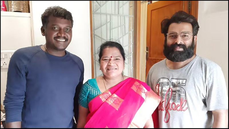<p>திரையுலகினர் முதல் ரசிகர்கள் வரை தனக்கு போன் செய்து வாழ்த்து தெரிவித்து வருவதாகவும் இதற்க்கு முக்கிய காரணமாக இருக்கும், இயக்குனர் மாரி செல்வராஜ் மற்றும் சந்தோஷ் நாராயணன் ஆகியோருக்கு நன்றிகளை தெரிவித்து வருகிறார் என்பது குறிப்பிடத்தக்கது.</p>