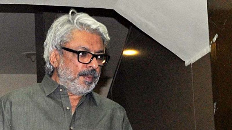 <p>সঞ্জয় লীলা বনশালির ছবি মানেই বিতর্ক। বি-টাউনের একাংশের দাবী এটাই পরিচালকের ছবির প্রমোশন্যাল স্ট্রাটিজি। <br />
</p>