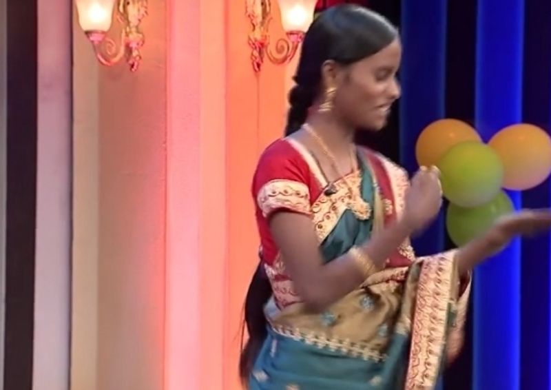 అక్కలకు అప్పులు చేసి పెళ్లి చేయగా, ఆ అప్పులు తీర్చడానికి ఫహీమా తండ్రి బయటికి వెళ్లి కష్టపడుతున్నారట. ఆయన ఇంటికి దూరంగా బ్రతుకుతున్నట్లు చెప్పారు ఫహీమా.