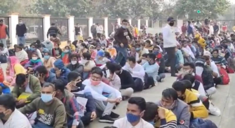 हरियाणा में पानीपत कोर्ट में चपरासी के 13 पद निकले थे। जिसकी योग्यता आठवीं पास रखी गई थी। लेकिन, इन पदों के लिए 27 हजार युवाओं ने आवेदन किया था।
