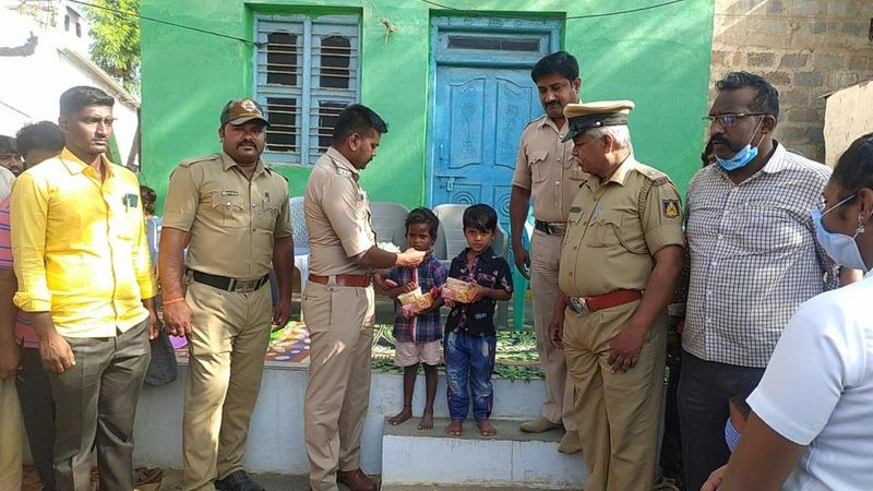 <p>ವಂಸತ್ ಅವರ ಮಗ ನುಂಕೇಶ್ (04), ರುದ್ರಪ್ಪ ಅವರ ಮಗ ಜೀವನ್ (06) ಕಾರ್ನಲ್ಲಿ ಲಾಕ್ ಆಗಿದ್ದ ಮಕ್ಕಳು</p>