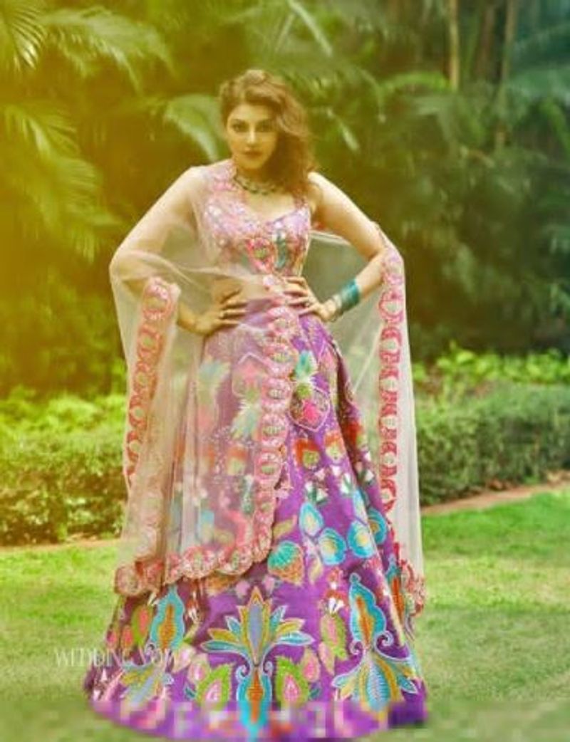 <p>திருமணத்திற்கு பின், காஜல் அகர்வால் ஷூட்டிங் பணிகளில் பிசியாக இருக்கிறாரோ இல்லையோ... முன்பை விட போட்டோ ஷூட் எடுத்து, புகைப்படங்கள் வெளியிடுவதில் படு பிசியாக இருக்கிறார்.</p>