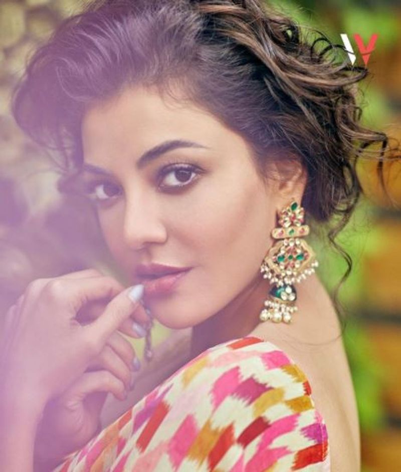 <p>கணவருடன் ஹனி மூன் கொண்டாடிய ஒவ்வொரு தருணத்தையும், போட்டோ ஷூட் போல் நடத்திய காஜல் தற்போது மேகஸினுக்கு கொடுத்த விதவிதமான போஸ் வைரலாக பார்க்கப்பட்டு வருகிறது. </p>