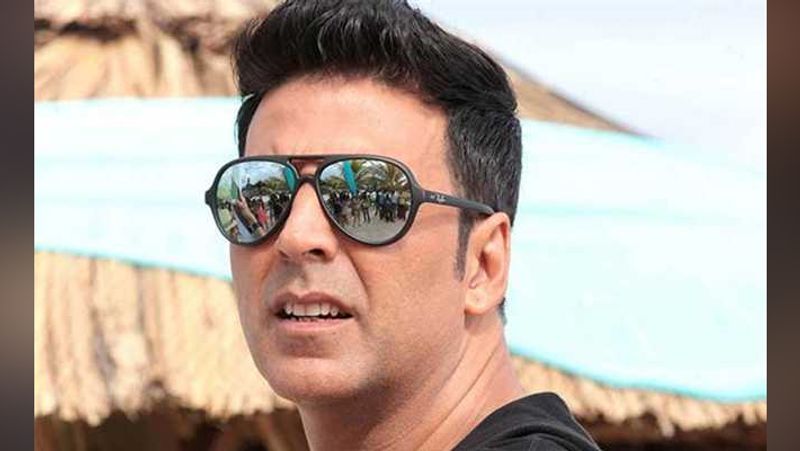 <p>बात अक्षय की करें तो उनकी 11 फिल्मों ने बॉक्स ऑफिस पर 100 करोड़ का नेट कलेक्शन किया है। 100 करोड़ वाली उनकी पहली फिल्म हाउसफुल 2 है। वे बॉलीवुड के एकमात्र ऐसे सुपरस्टार हैं, जिनकी एक ही साल में 3 फिल्मों ने 200 करोड़ का कलेक्शन किया है, जबकि उनकी फिल्मों- मिशन मंगल, हाउसफुल 4 और गुड न्यूज ने 200 करोड़ से अधिक का कलेक्शन किया था।</p>