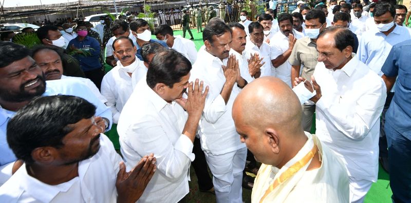మంత్రి శ్రీనివాస్ గౌడ్ దశదినకర్మ... కుటుంబాన్ని పరామర్శించిన సీఎం కేసీఆర్