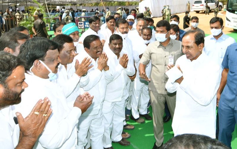 మంత్రి శ్రీనివాస్ గౌడ్ దశదినకర్మ... కుటుంబాన్ని పరామర్శించిన సీఎం కేసీఆర్