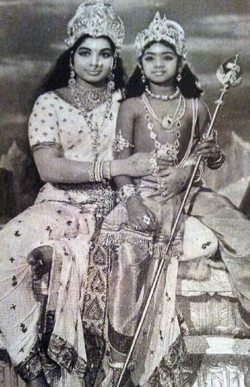 బాలనటిగా శ్రీదేవి