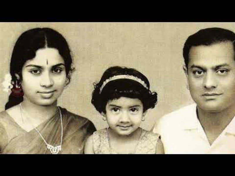 తల్లిదండ్రులతో చిన్నారి శ్రీదేవి