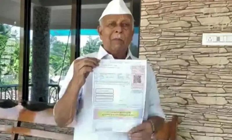 दरअसल, लापरवाही का यह मामला वसई इलाके के निर्मल गांव से सामने आया है। जहां के निवासी 80 वर्षीय गणपत नाईक को बिजली कंपनी ने 80 करोड़ रुपए का बिल भेजा है। गणपत नाईक पास में ही कई सालों से राइस मिल चलाते हैं। जिससे उनका हर महीने का बिल करीब 5 से 6 हजार रुपए आता है। लेकिन जब उन्होंने इस बार अपना बिजली बिले देखा तो उनके पैरों तले से जमीन खिसक गई।