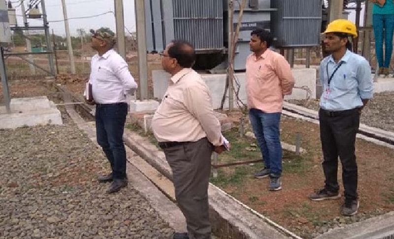 बता दें कि मुंबई में इलेक्ट्रिसिटी सप्लाई कंपनी महाराष्ट्र स्टेट इलेक्ट्रिसिटी डिस्ट्रीब्यूशन कंपनी लिमिटेड ( MSEDCL) ने गणपत नाईक को 80 करोड़ 13 लाख 89 हजार 6 रुपए का बिल भेज दिया। जब कंपनी को अपनी लापरीवाही के बार में पता चला तो बुधवार को बिजली बोर्ड के अधिकारी सुरेंद्र मोनेरो ने कहा कि यह एक अनजानी गलती थी। जल्द ही गणपत नाईक का बिल ठीक कर दिया जाएगा। क्योंकि कंपनी गलती से 6 की बजाय 9 अंकों का बिल बना दिया था।