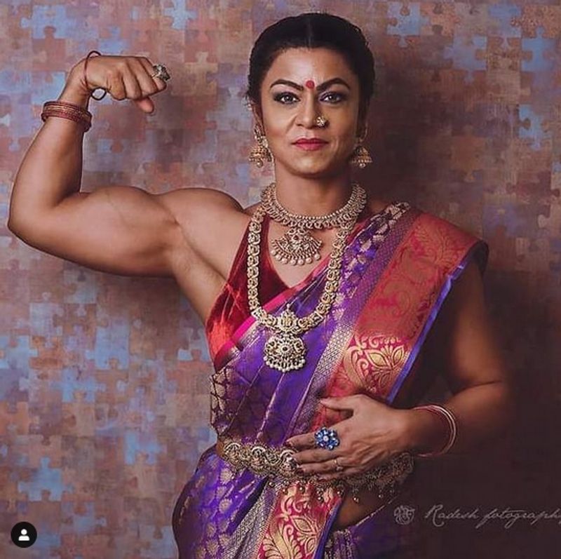 फिटनेस और बॉडी बिल्डिंग के फील्ड में 2 बच्चों की मां किरण की ये एक शुरुआत थी। किरण की लाइफ की ये जर्नी महिलाओं के लिए इंस्पायरिंग है। 40 के बाद फिटनेस मेन्टेन करना उतना भी मुश्किल नहीं है। अगर इंसान के इरादें मजबूत हों तो वह हर मुकाम हासिल कर सकता है। (फोटो सोर्स: इंस्टाग्राम)
