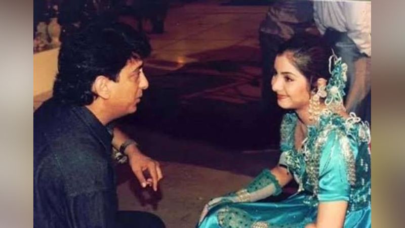 एक इंटरव्यू में साजिद ने बताया था- 15 जनवरी, 1992 को दिव्या ने शादी करने की डिमांड की। वह अपना नाम दूसरे को-स्टार से लिंक किए जाने पर बेहद परेशान थीं। वो अफेयर्स की खबरों से इतना ज्यादा खौफ खा गई थी कि इन सभी अफवाहों का मुंहतोड़ जवाब देने के लिए वह शादी करना चाहती थीं।
