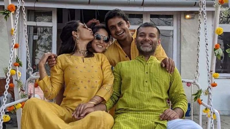 <p>इरा ब्वॉयफ्रेंड के साथ कजिन की वेडिंग रस्मों में भी नजर आई थीं। याद दिला दें कि इरा खान हाल ही में नुपुर संग सोशल मीडिया के जरिए अपने प्यार का इजहार किया था।</p>