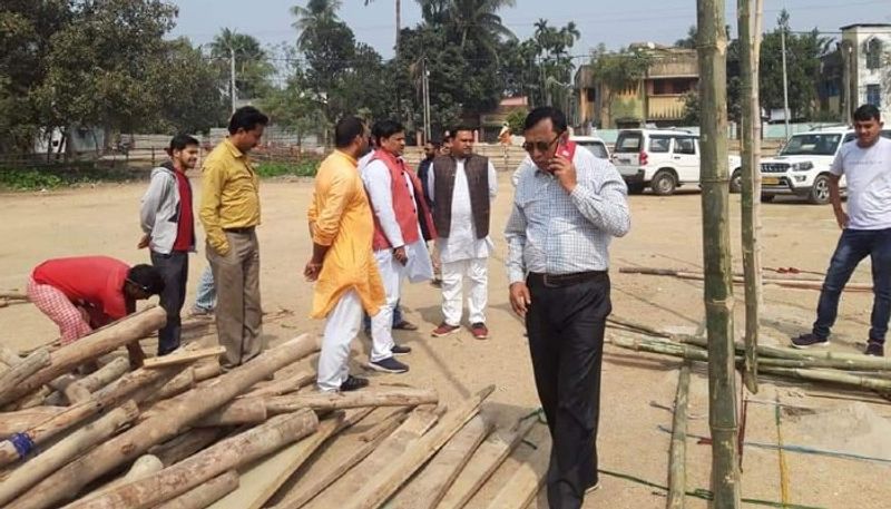 <p>এরপর দুপুর ৩ টে নাগাদ ব্যারাকপুরের আনন্দপুরি খেলার মাঠে জেলার পরিবর্তন যাত্রার শুরু করবেন।<br />
</p>