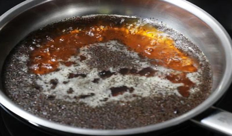 दूध की चाय के अलावा काली चाय को भी सिर्फ पांच मिनट तक उबालना चाहिए। ये चाय को उबालने का परफेक्ट टाइम होता है। वहीं ग्रीन टी को सिर्फ तीन मिनट तक उबालना चाहिए। 