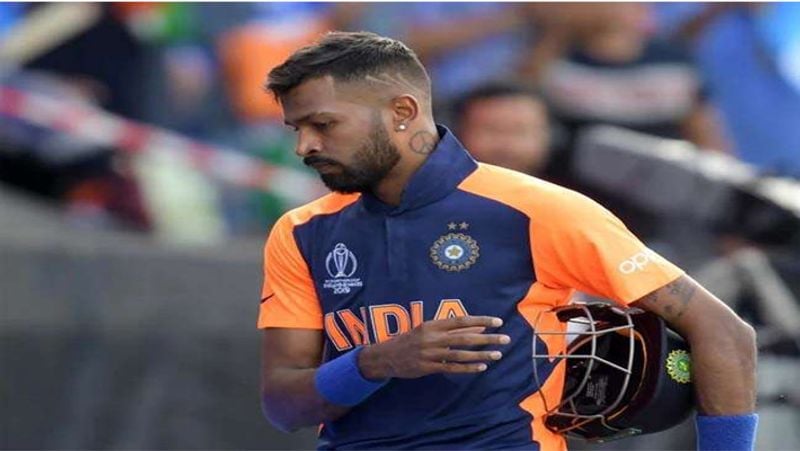 ऑस्ट्रेलिया के खिलाफ भी वो टेस्ट टीम का हिस्सा नहीं था। हार्दिक ने दिसंबर के बाद से कोई भी मैच नहीं खेला है। जनवरी में वह बड़ौदा की तरफ से सैयद मुश्ताक अली टी20 ट्रॉफी खेलने जरूर गए थे, लेकिन उस दौरान पिता के निधन के चलते वह बीच में सीरीज छोड़ कर आ गए थे।
