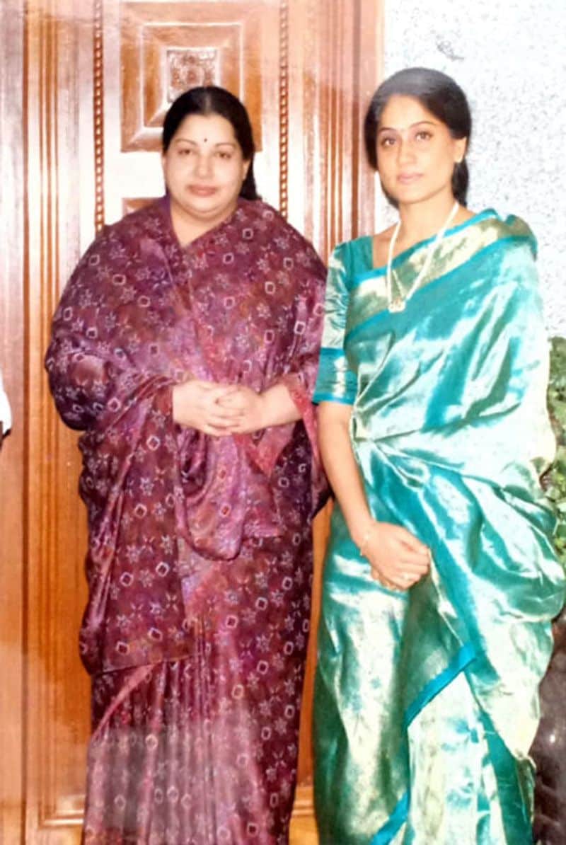 `అమ్మా.. మీరెక్కడో రాజకుమార్తెగా మళ్లీ జన్మించే ఉంటారు. అయినప్పటికీ మాకందరికీ తెలిసిన రోజుగా మీకివే పుట్టిన రోజు శుభాకాంక్షలు. మీరు పంచిన స్నేహం, అభిమానం, ఆప్యాయత నాకు జీవిత కాలపు కానుకలు. తీపి గుర్తులుగా ఎప్పటికీ అలానే ఉంటాయి` అని వెల్లడించింది.