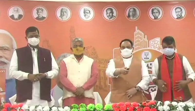 <p>এছাড়া রাজ্যে নির্বাচনী প্রচারে আসবেন বিজেপির সর্বভারতীয় সভাপতি জেপি নাড্ডা। সূত্রের খবর, ৫০টির মতো সভা করবেন বিজেপি সভাপতি।<br />
</p>