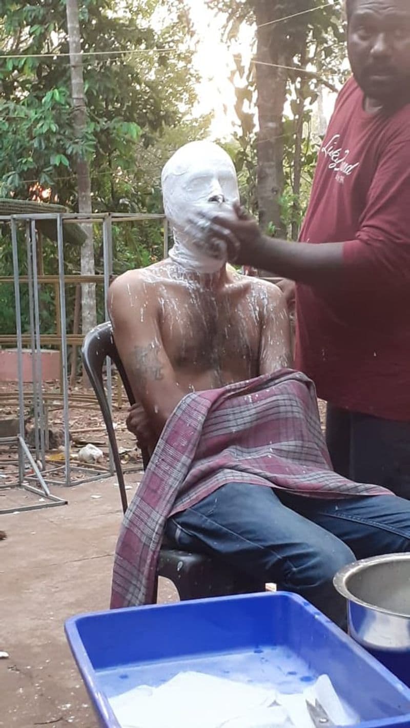 <p>"ಬೆಂಗಳೂರಿನ ನಾರಾಯಣ ಹೆಲ್ತ್ ಸಿಟಿಯಲ್ಲಿರುವ ಮಂಜೂದಾರ್ ಷಾ ಕ್ಯಾನ್ಸರ್ ಆಸ್ಪತ್ರೆಗೆ" ಕರೆದುಕೊಂಡು ಹೋದಾಗ ವೈದ್ಯರು ಮೂಳೆ ಅಸ್ಥಿಮಜ್ಜೆ ಕಸಿ (Bone Marrow transplant) ಮಾಡಲು ಸೂಚಿಸಿ ಈ ಚಿಕಿತ್ಸೆ ಗೆ ಅಂದಾಜು 45 ಲಕ್ಷ ರೂಪಾಯಿ ಖರ್ಚಾಗುವ ಸಾಧ್ಯತೆ ಬಗ್ಗೆ ತಿಳಿಸಿದ್ದರು.</p>