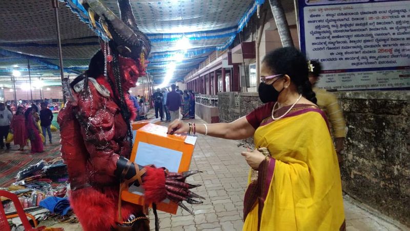 <p>ವಿಕ್ಕಿ ಶೆಟ್ಟಿ ಬೆದ್ರ ತಮ್ಮಿಂದಾಗುವಷ್ಟು ನೆರವನ್ನು ನೀಡಲು ಮತ್ತೊಮ್ಮೆ ಹೊಸ ರೂಪದಲ್ಲಿ ಕಾಣಿಸಿಕೊಂಡಿದ್ದಾರೆ</p>