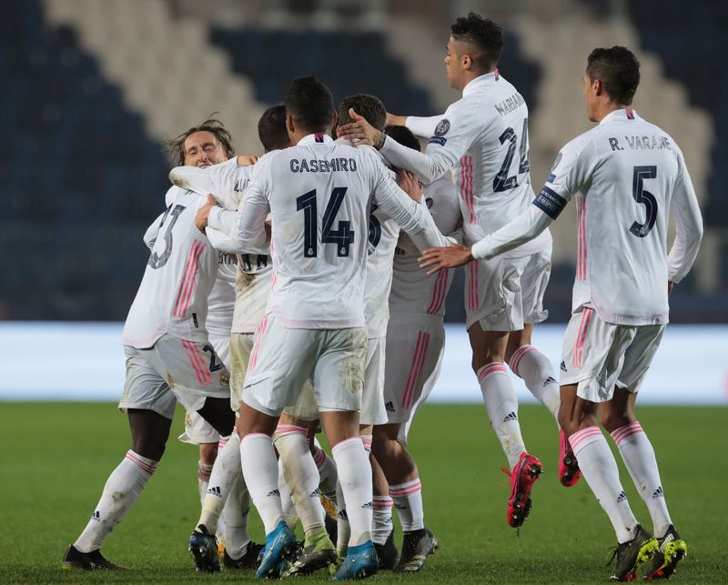 The UEFA Champions League 2020-21 has witnessed the conclusion of the first leg of its pre-quarters rounds. As Wednesday saw a couple of final matches of the same, there were barely any upsets. Nonetheless, the results were not promising either, as things are sure to get intense in the second leg.