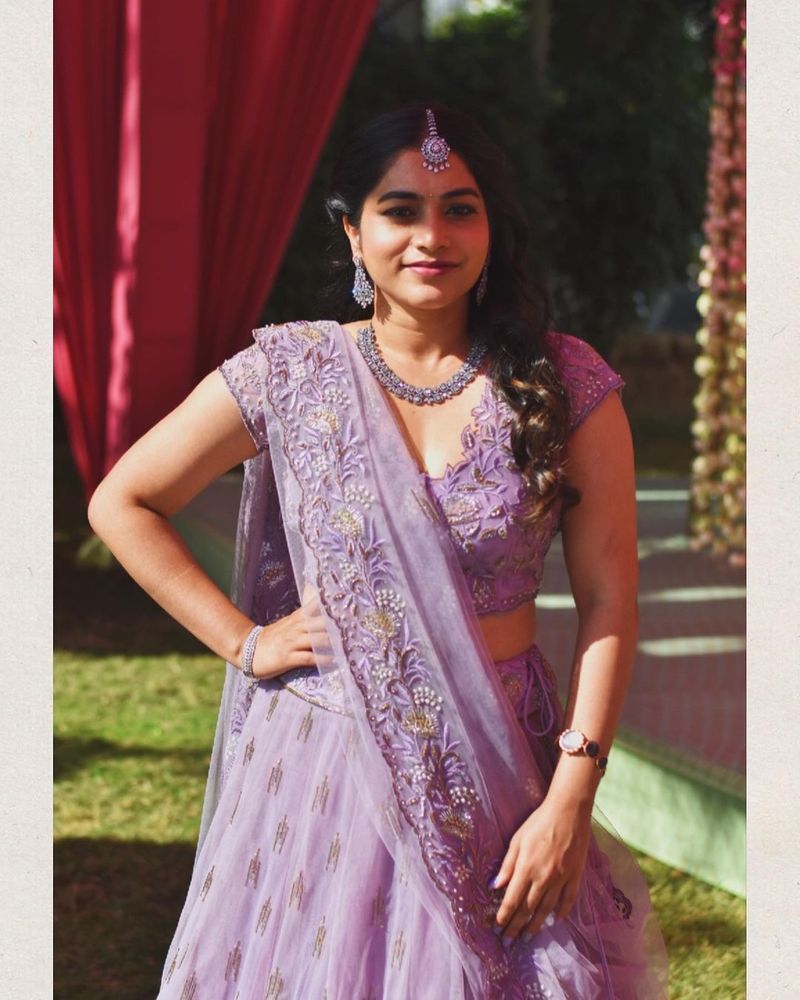 ప్రస్తుతం పునర్నవికి పెద్దగా సినిమా అవకాశాలు లేకపోయినా, వెబ్ సిరీస్, మ్యూజిక్ వీడియోలతో రెచ్చిపోతుంది. తన ఫ్రెండ్స్ తో కలిసి యూట్యూబ్ వీడియోస్ చేస్తూ ఆకట్టుకుంటుంది.