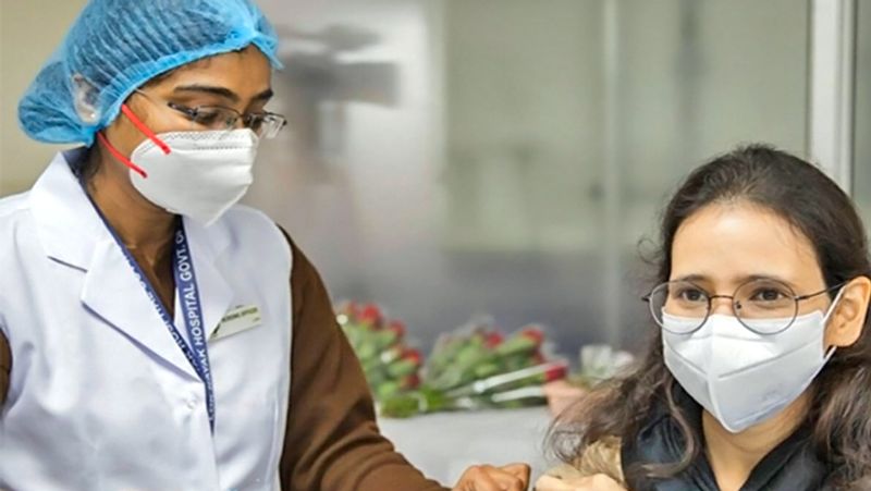 बता दें कि महाराष्ट्र, पंजाब, केरल, जम्मू कश्मीर और चंडीगढ़ ये वो राज्य हैं, जहां कोरोना की दूसरी लहर ने दस्तक दे दी है। महाराष्ट्र में पिछले 10 दिन, पंजाब में 12, चंडीगढ़ में 10 और जम्मू-कश्मीर में 7 दिन से लगातार एक्टिव केस बढ़ रहे हैं।
