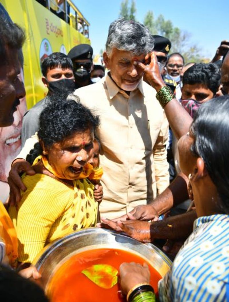 కర్నూల్, చిత్తూరు, గుంటూరు కార్పోరేషన్లలో వైసీపీ విజయం సాధించింది. విజయవాడ కార్పోరేషన్ పై టీడీపీ ఆశలు పెట్టుకొంది. కానీ ఈ స్థానంలో ఇప్పటివరకు అందుతున్న సమాచారం మేరకు వైసీపీ 8 స్థానాల్లో విజయం సాధించింది.
