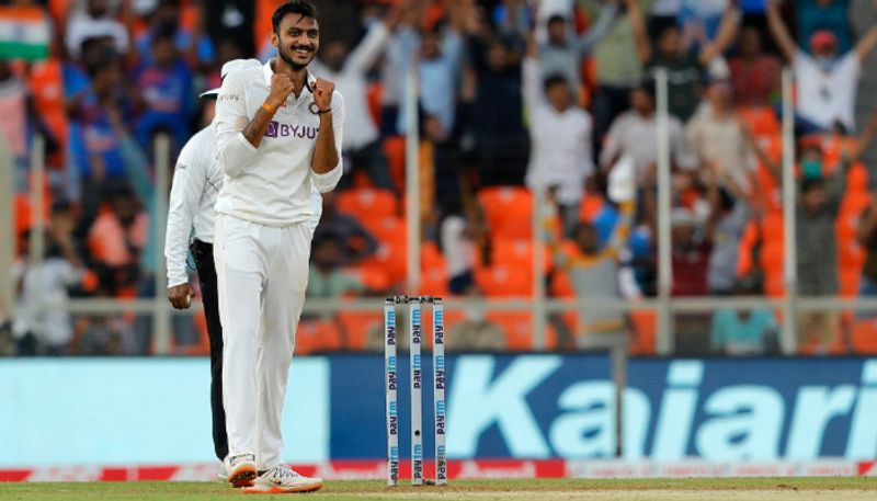 15 బంతుల్లో2 ఫోర్లతో 12 పరుగులు చేసిన ఓల్లీ పోప్ను క్లీన్ బౌల్డ్ చేసిన అశ్విన్, ఆ తర్వాత జోఫ్రా ఆర్చర్ను ఎల్బీడబ్ల్యూగా అవుట్ చేసి టెస్టుల్లో 400 వికెట్లు పూర్తి చేసుకున్నాడు...