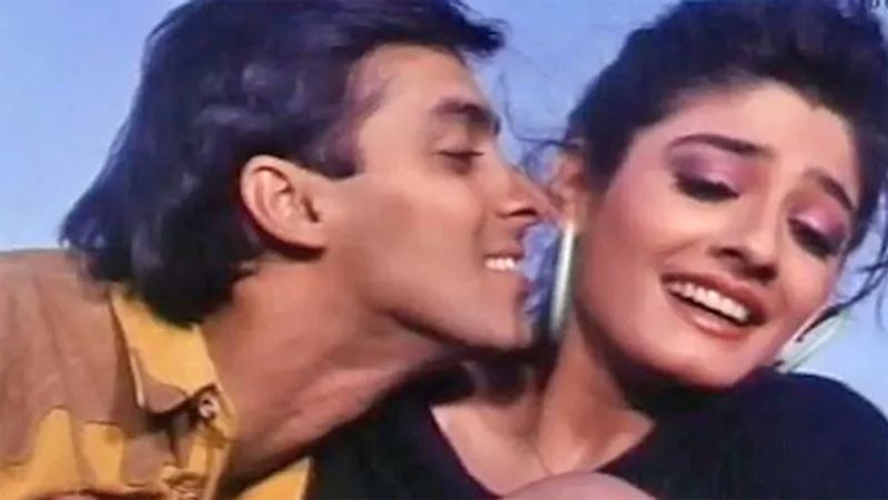 <p>এ যেন হাতে চাঁদ পাওয়া। তখথন রবিনা মডেলিং-এ ব্যস্ত। একের পর এক কাজ করছেন তিনি বলিউডে। </p>