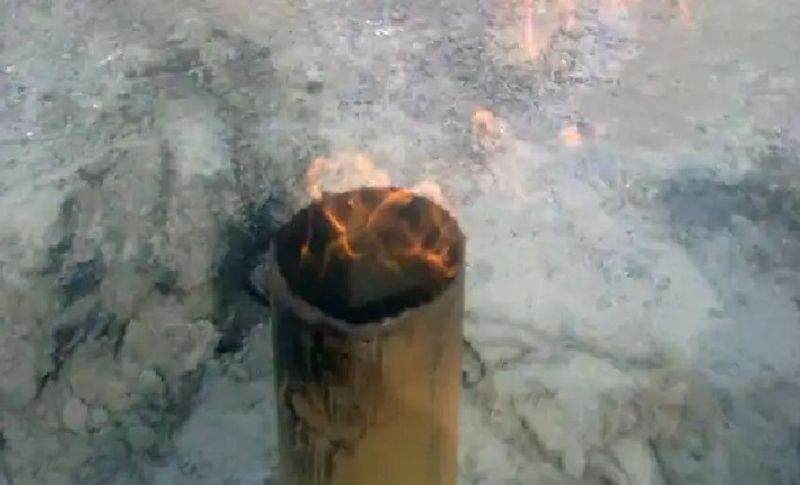 ONGC की टीम इन गांवों में पहुंची और जांच तेज कर दी। वहीं ऐसे 8 कुओं की तलाश की जा रही है, जहां मीथेन का भंडाल मिलने की संभावनाएं हैं। वहीं कमता गांव में 12 किसानों के खेतों में बोरिंग में गैस निकल रही है। ONGC के वैज्ञानिक डॉ. एनपी सिंह गैस निकलने की पुष्टि की है। 